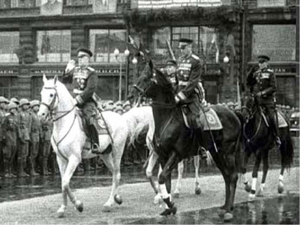 9 мая жуков. Маршал Жуков на параде Победы 1945. Рокоссовский на параде Победы 1945. Парад 24 июня 1945 Жуков.