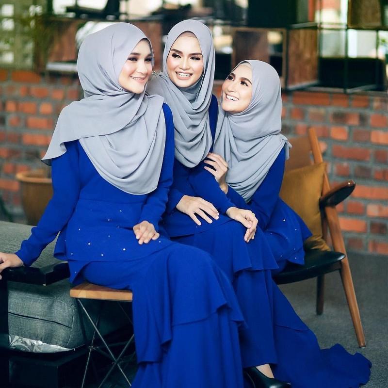 Мусульманские подруги. Сестры мусульманки. Хиджаб. Одежда для сестер мусульманок. Три мусульманки.