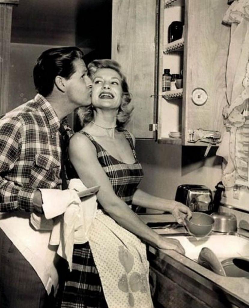 1950s housewife kink