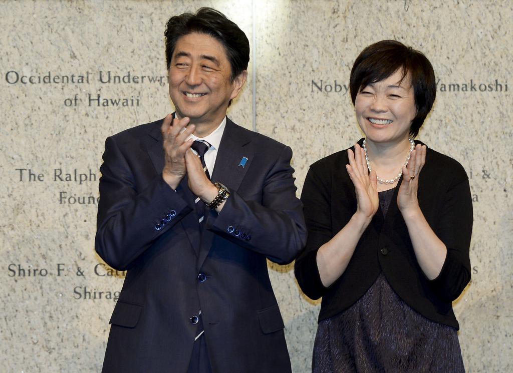 Синдзо Абэ с женой