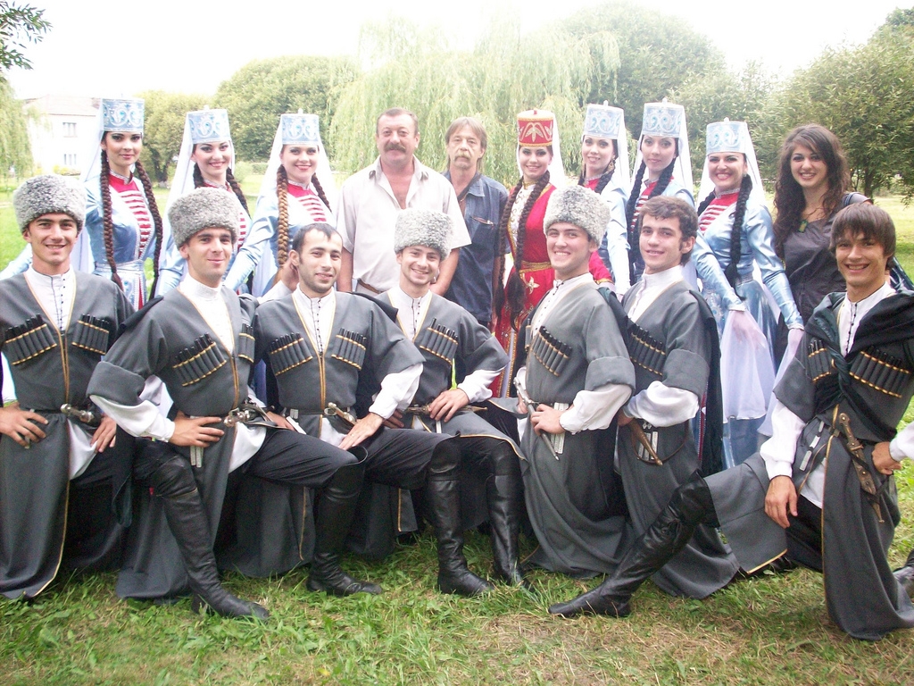 черкесы в национальных костюмах
