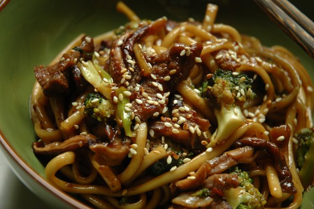 Udon with chicken and vegetables