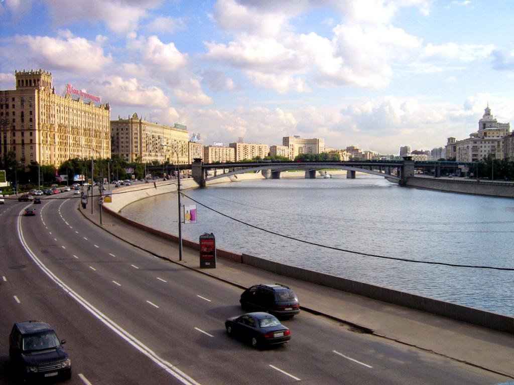 Проезжая часть Новоарбатского моста