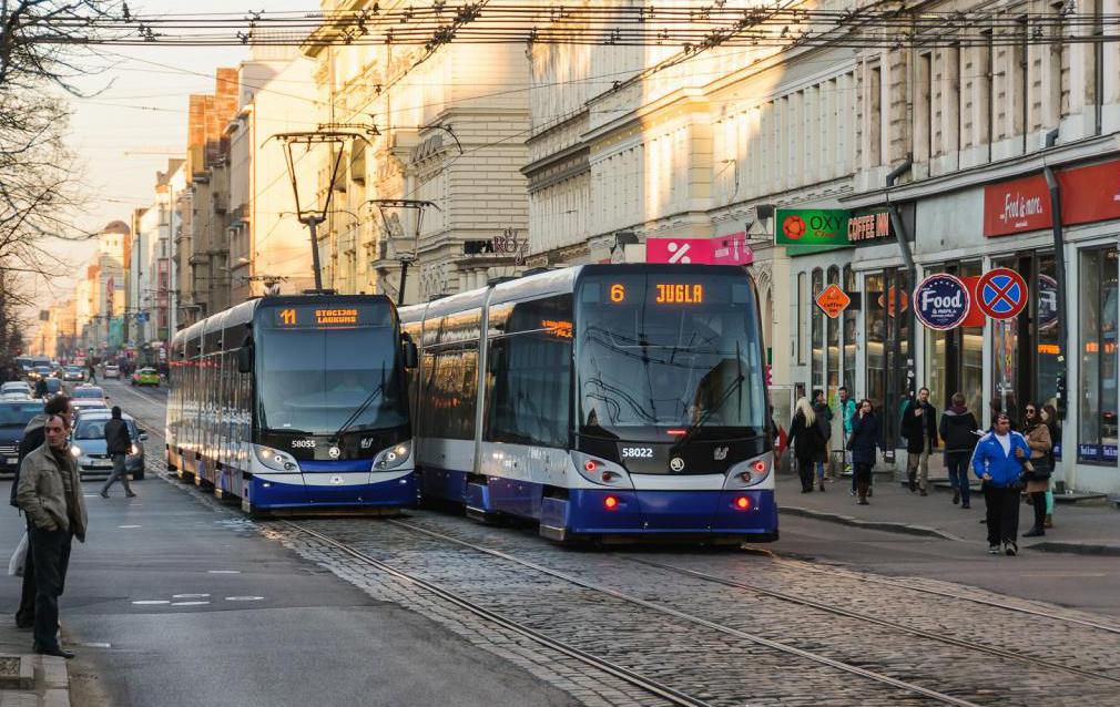 Трамваи на улице Риги