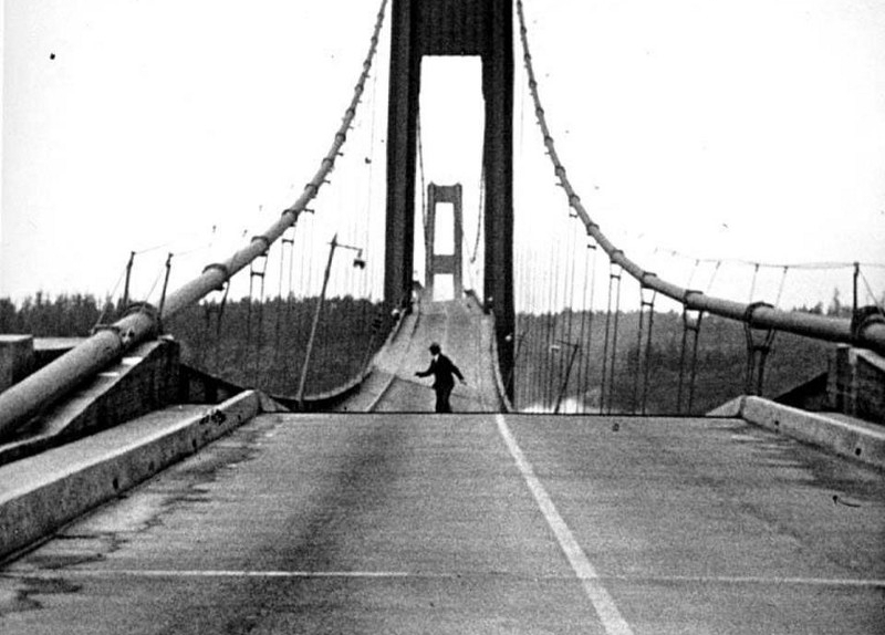 Колебания Такомского моста