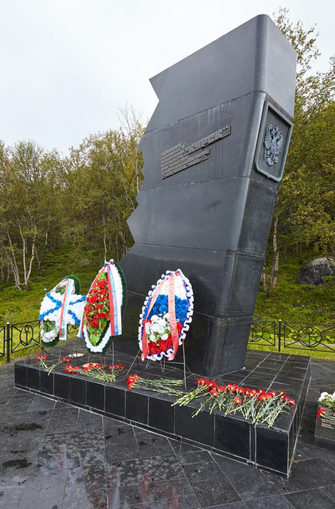 Видяево, памятник погибшей АПЛ "Курск"