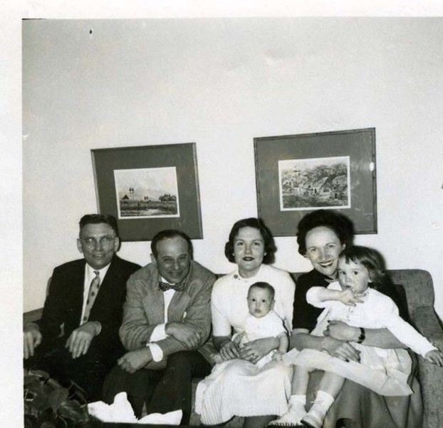 Бенджамин Грэхем и Уорен Баффет с семьями