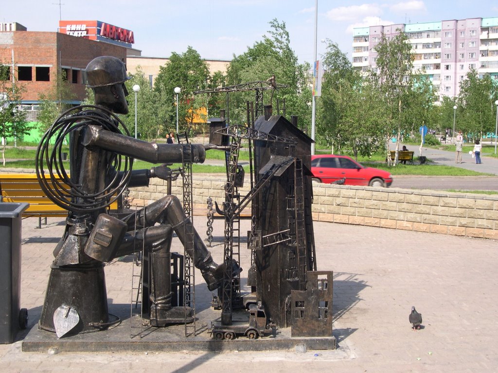 Скульптура - Железный строитель