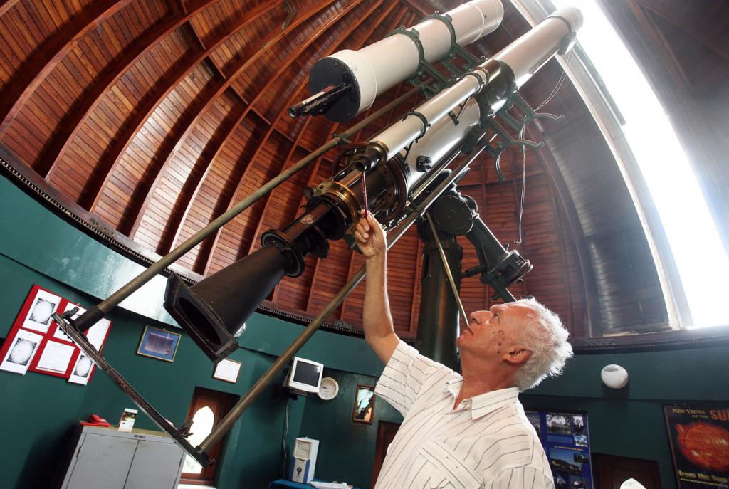 astronomer profession description