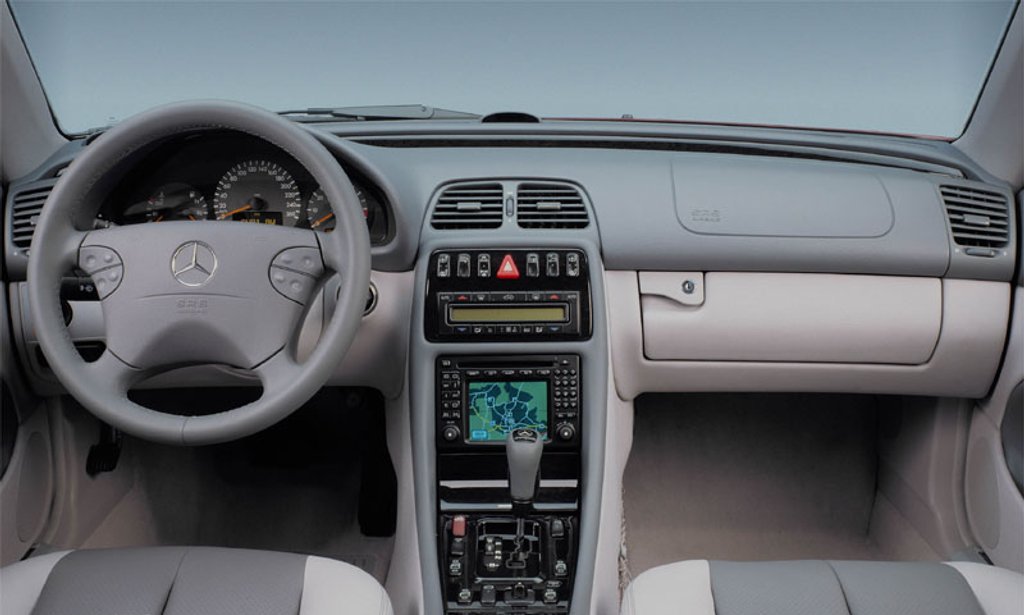 W208 interior