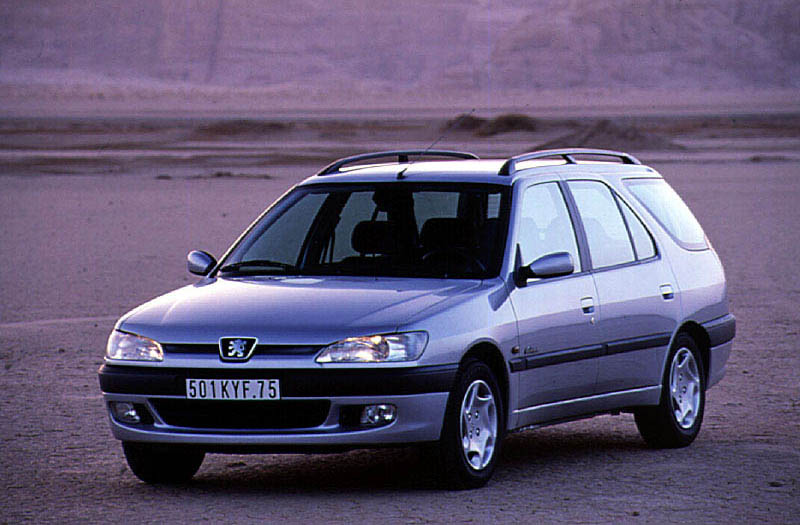 Peugeot 306 front view