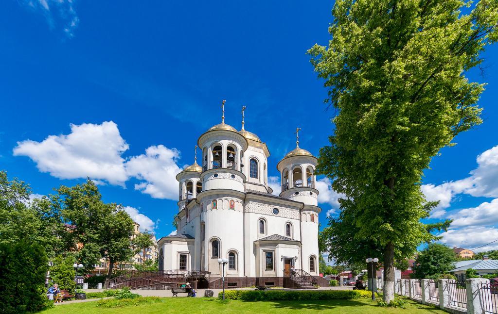 Успенский собор в звенигороде фото