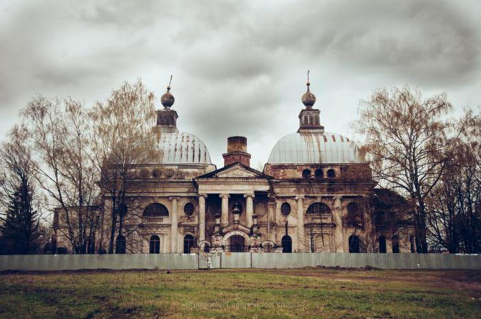 Abandoned temple in Yaropoltsi how to get there