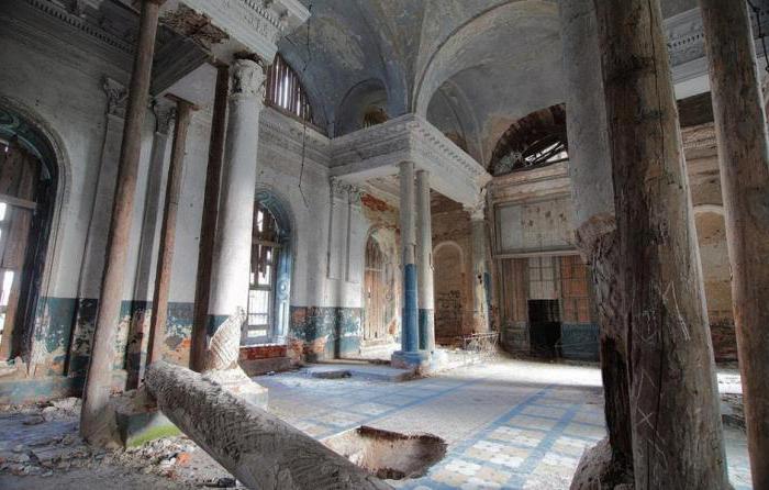 Abandoned temple in Yaropoltsi how to get