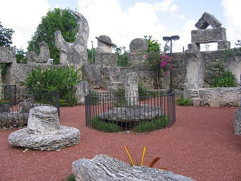 Edward Lidskalnins Coral Castle photo