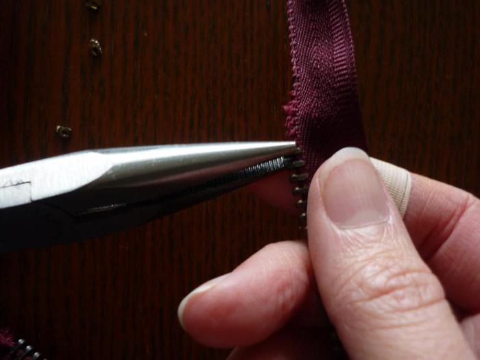 The zipper on the jacket diverges how to fix it