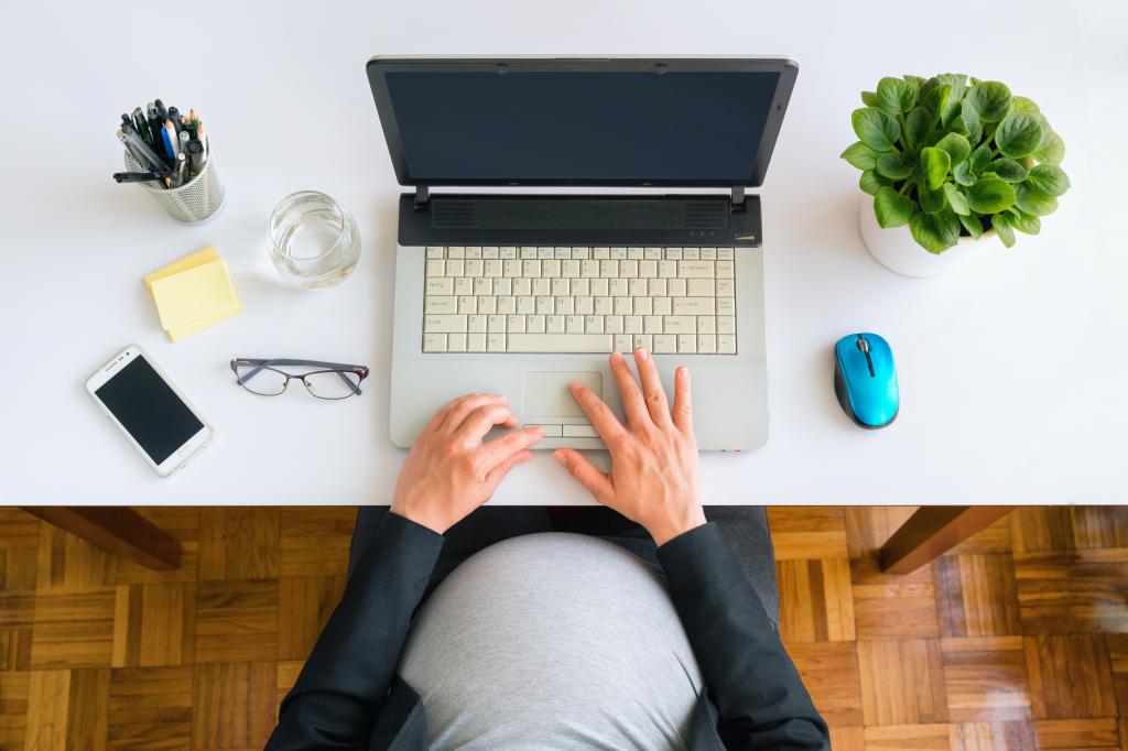 Can pregnant women work at a computer