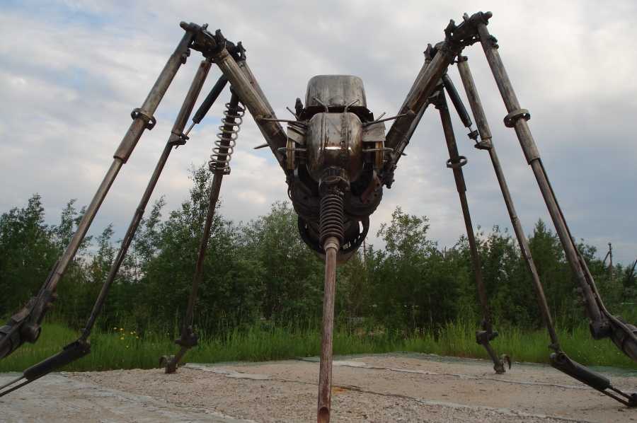 памятник комару в Ноябрьске где находится