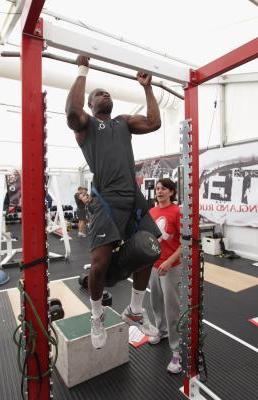 Narrow back grip pull-ups