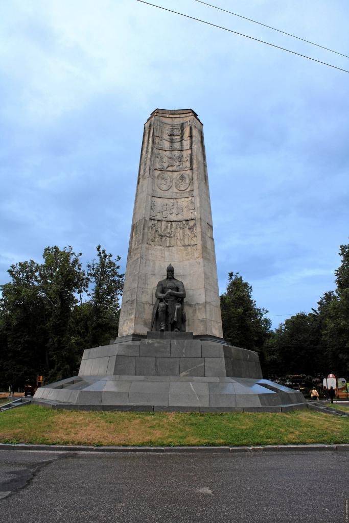 monument on Cathedral Square