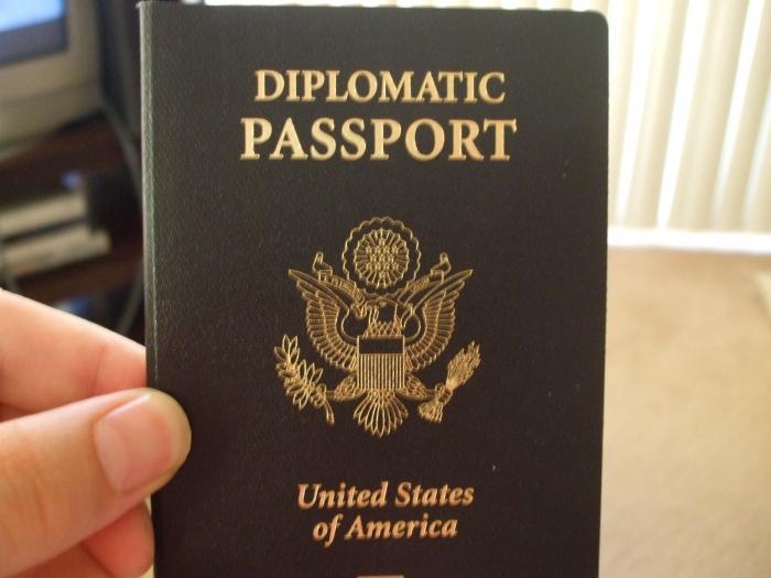 Как получить дипломатический паспорт
