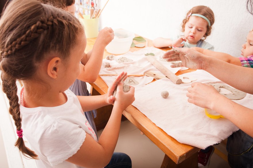 Children work with plasticine.