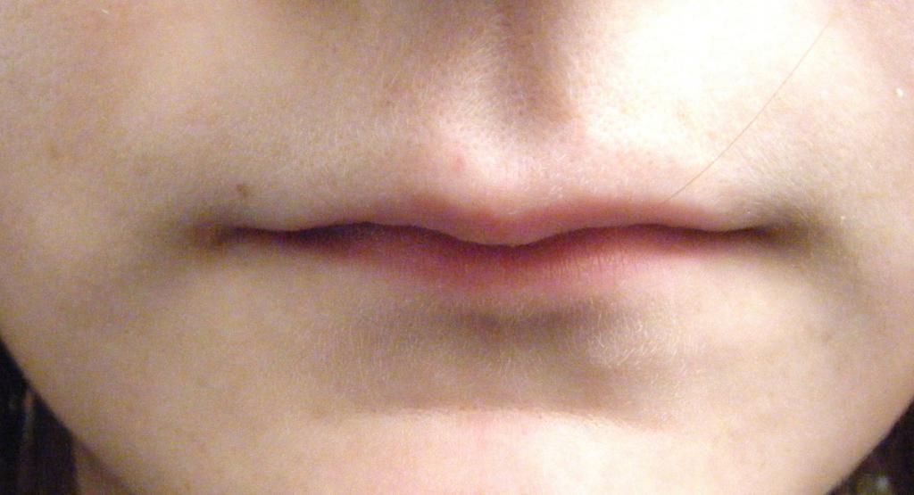 Тонкие губы