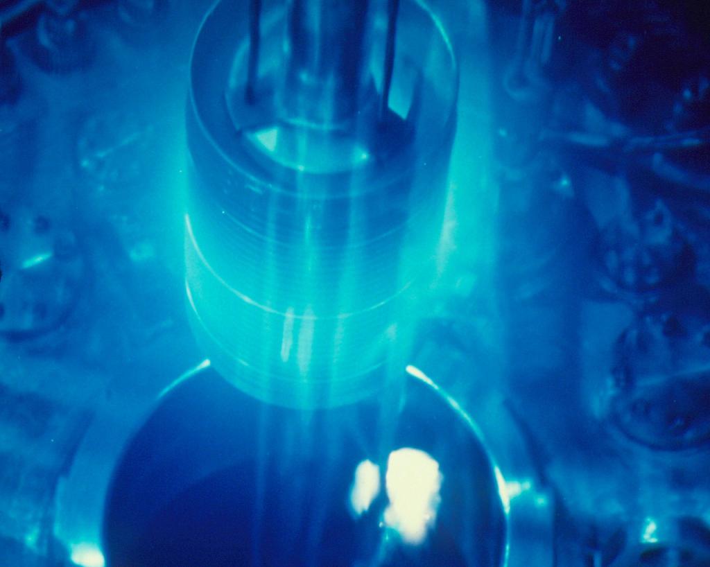 Свечение Черенкова в ядерном реакторе