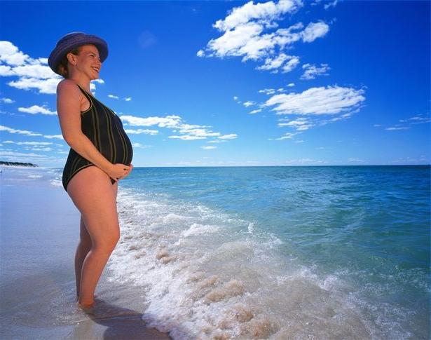Можно ли беременным купаться в море