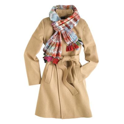 How to tie a scarf under a coat