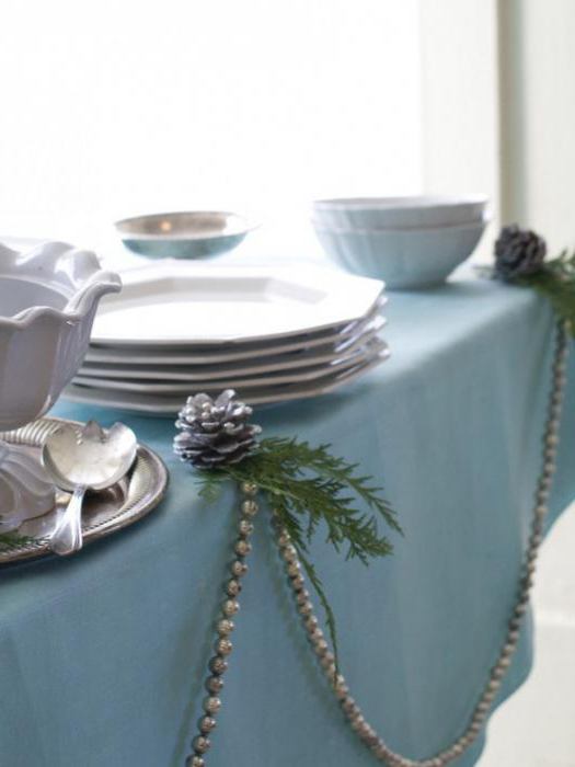 how to decorate the table for the new year