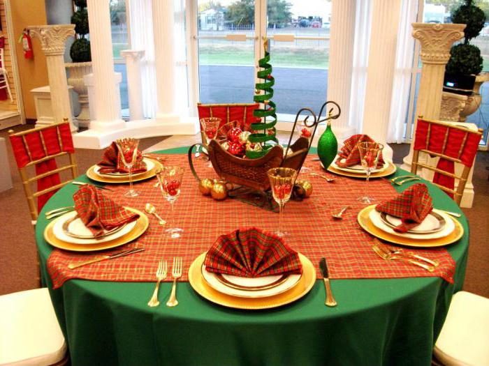 how to festively decorate the table for the new year