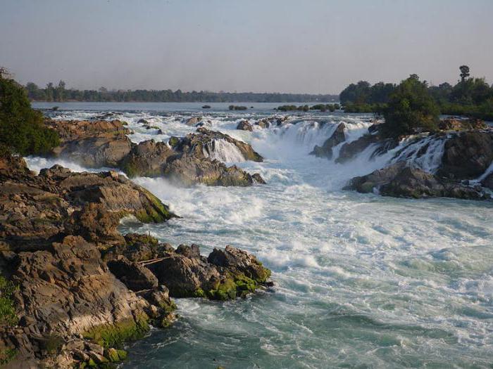 the widest waterfalls in the world