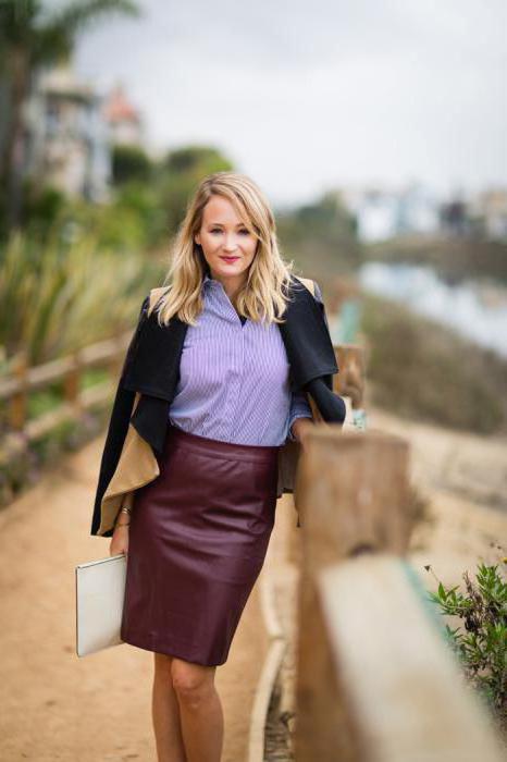 what to wear with a burgundy pencil skirt