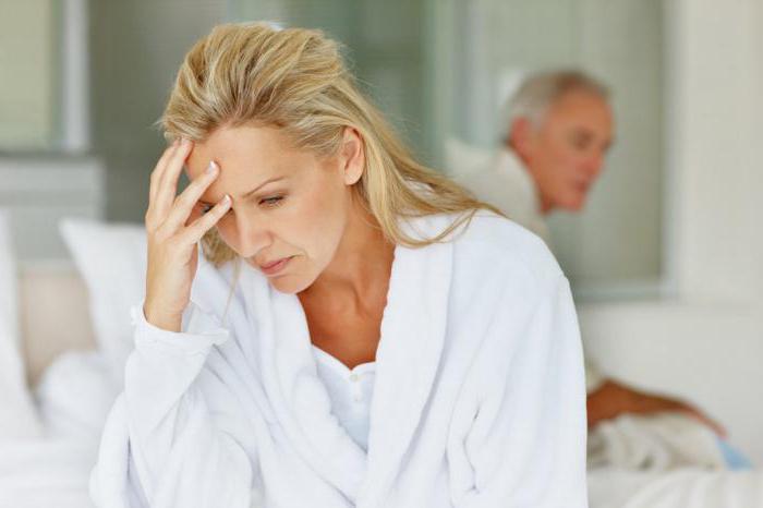 how does the onset of menopause manifest