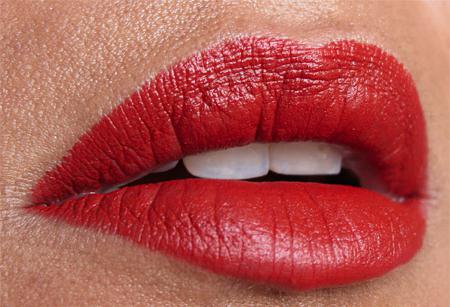 как красить губы красной помадой