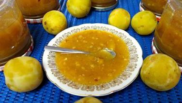 yellow plum jam