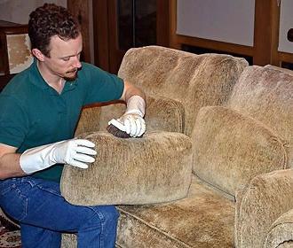 Почистить мягкую мебель в домашних