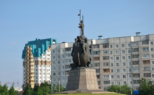 Памятник основателям Сургута