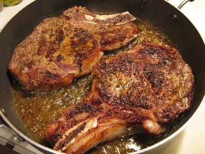 как вкусно пожарить мясо на сковороде