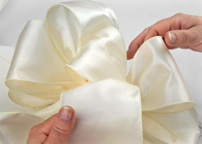 puffy satin ribbon bow