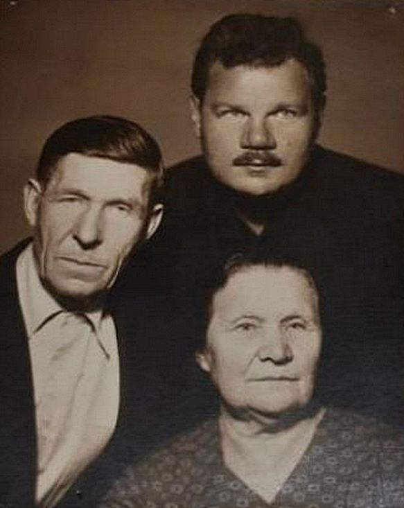 Михаил Пуговкин с родителями, Натальей Михайловной и Иваном Михайловичем