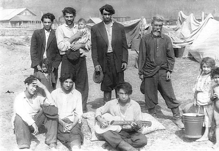 Таборные цыгане. 1949 год.