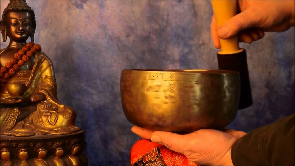 игра на тибетской чаше