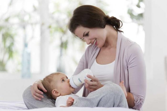 newborn baby hiccups after feeding