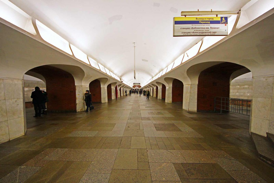 Кресты станция метро