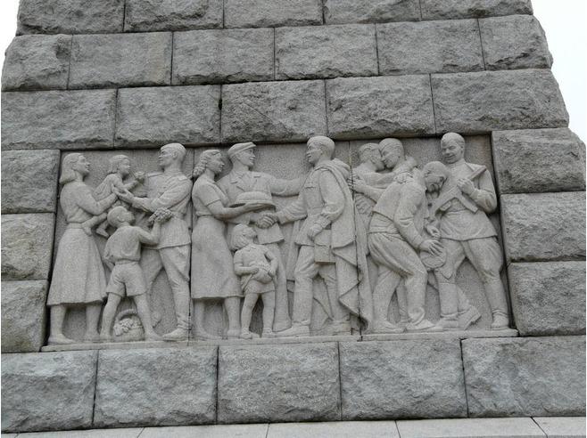 Памятник Алеше в Болгарии фото