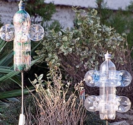 Вертушки из бутылок пластиковых для сада фото