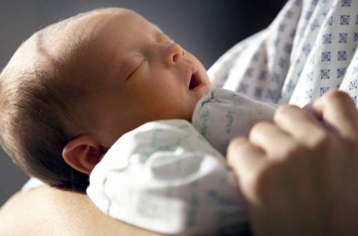 почему гноятся глаза у новорожденных