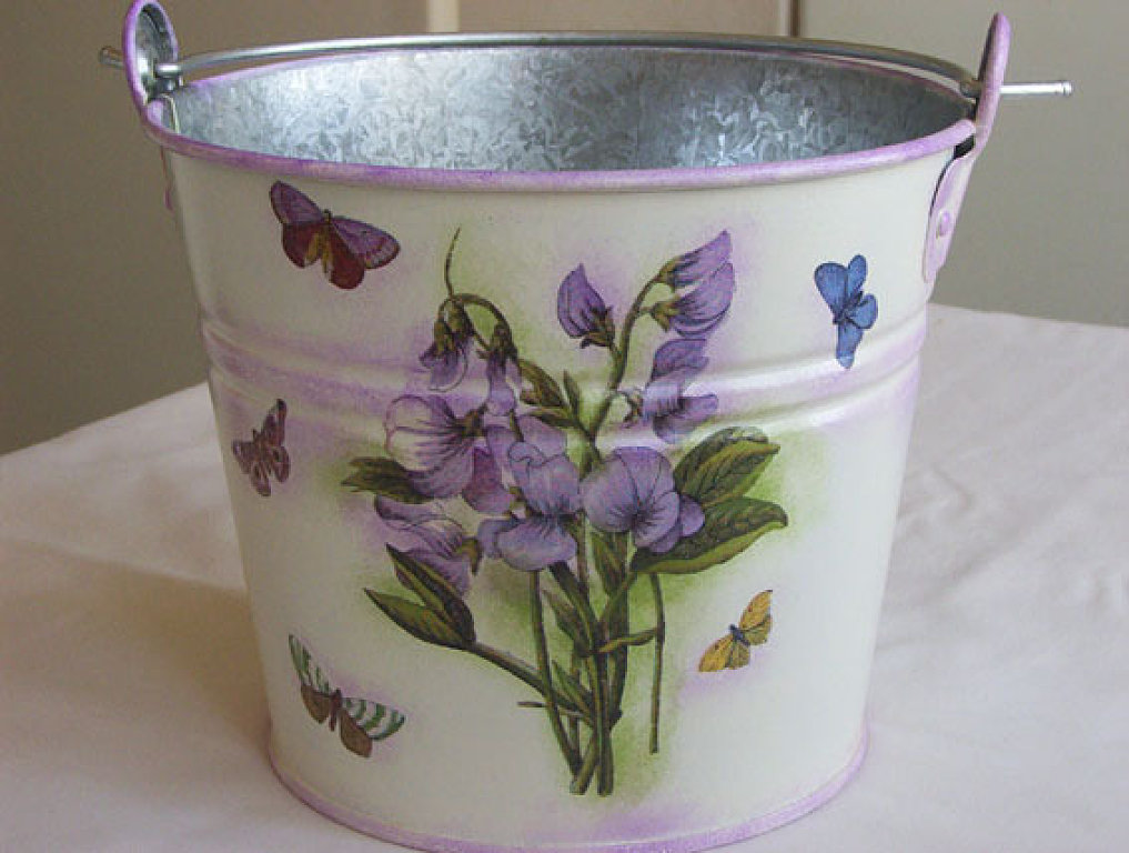 Decoupage bucket